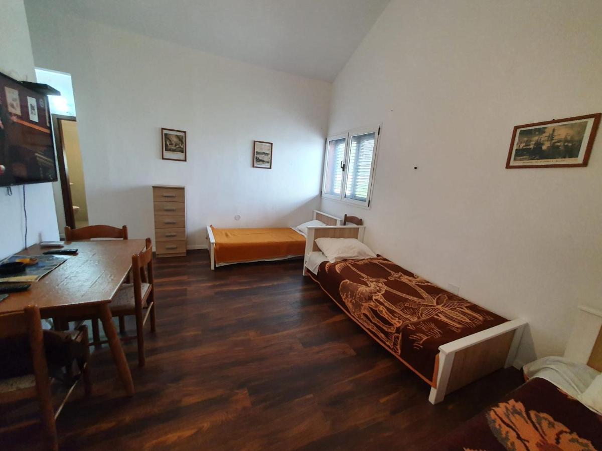 Vila Slavonia วิส ภายนอก รูปภาพ